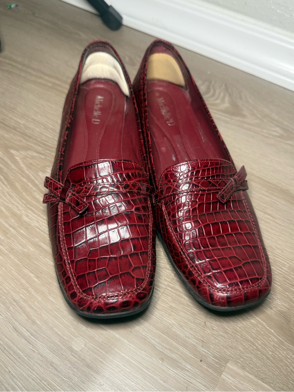 Vintage Michelle D Crocodile-Embossed Leather Loafers | Size 9.5